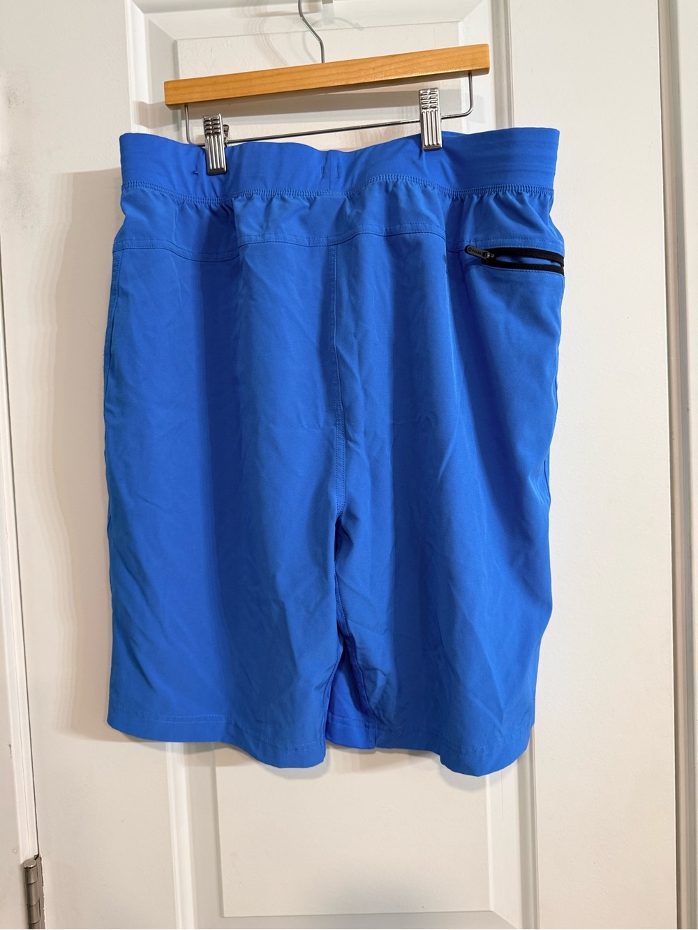 Gaiam Karma Shorts Vibrant Blue Large Athletic Yoga Athleisure NWT - Picture 3 of 8
